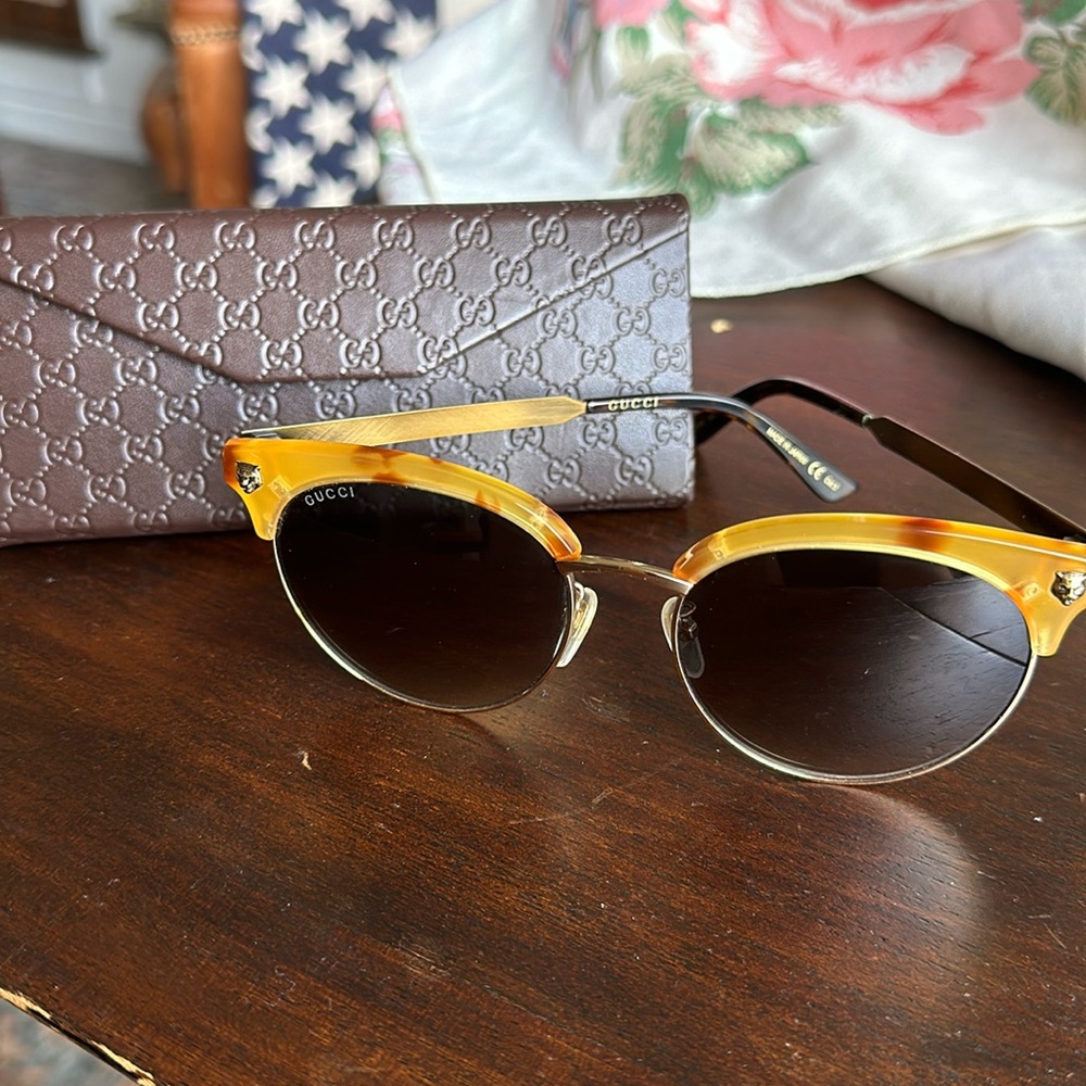 Gucci Cat Eye sunglasses